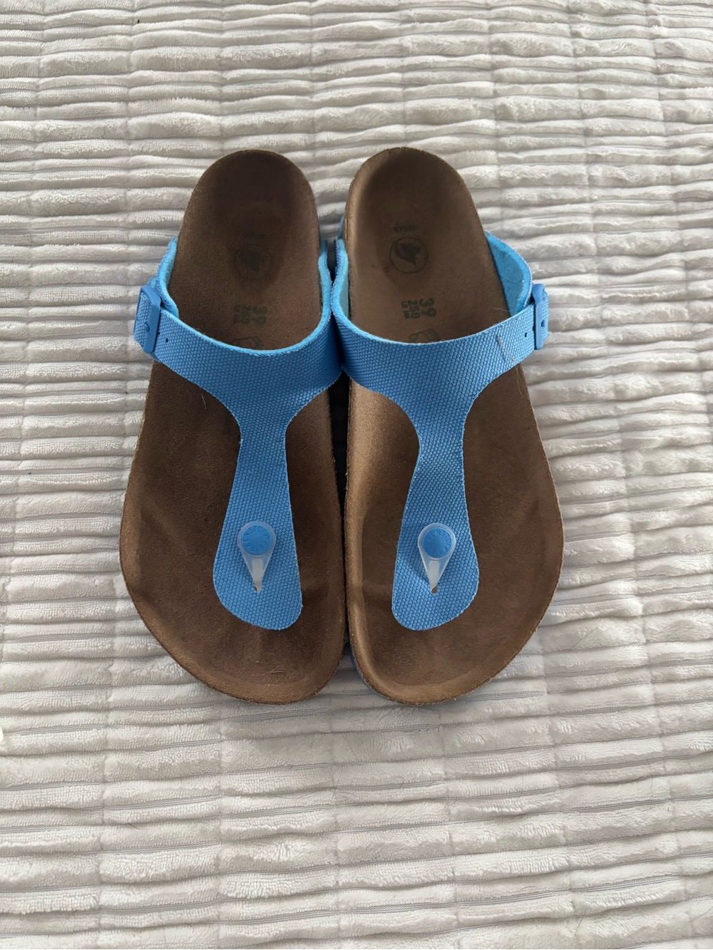 Birkenstock Gizeh Vegan Sandals in Bright Blue - Picture 2 of 4